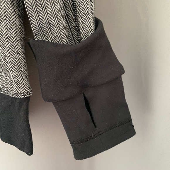 Lululemon pullover with hood - women’s 6 - Picture 3 of 9